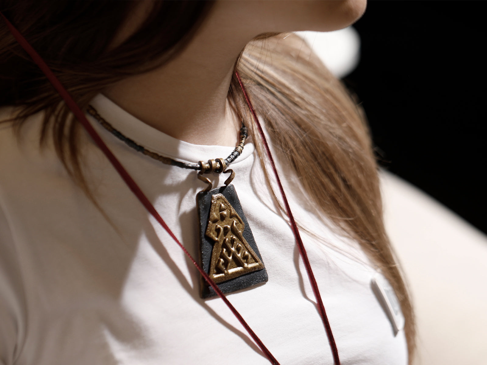 ELİBELİNDE <br>Kendini Ortaya Koy