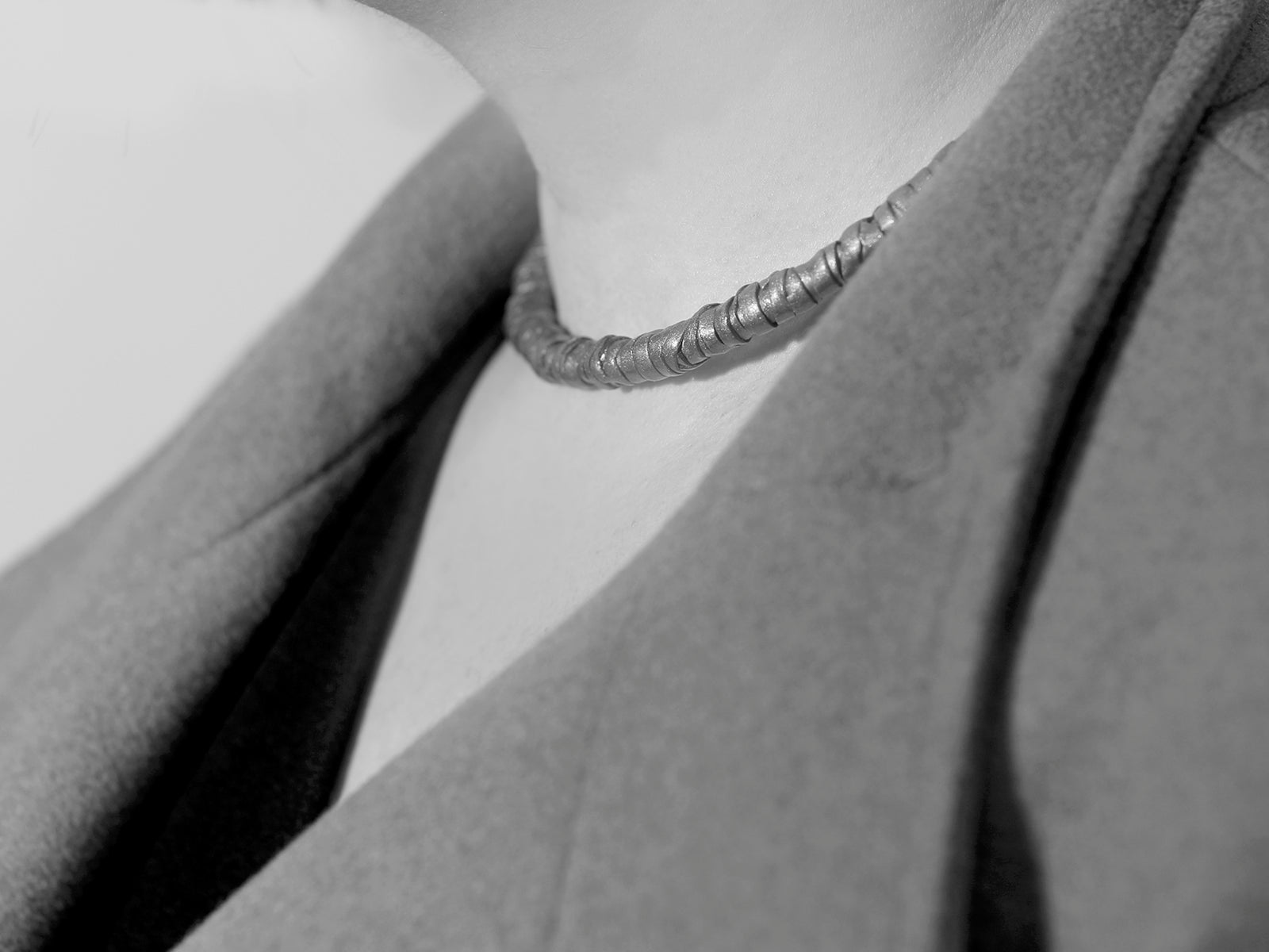 Sarmal Zaman Tasarım Kolye | Antik Dokulu Choker