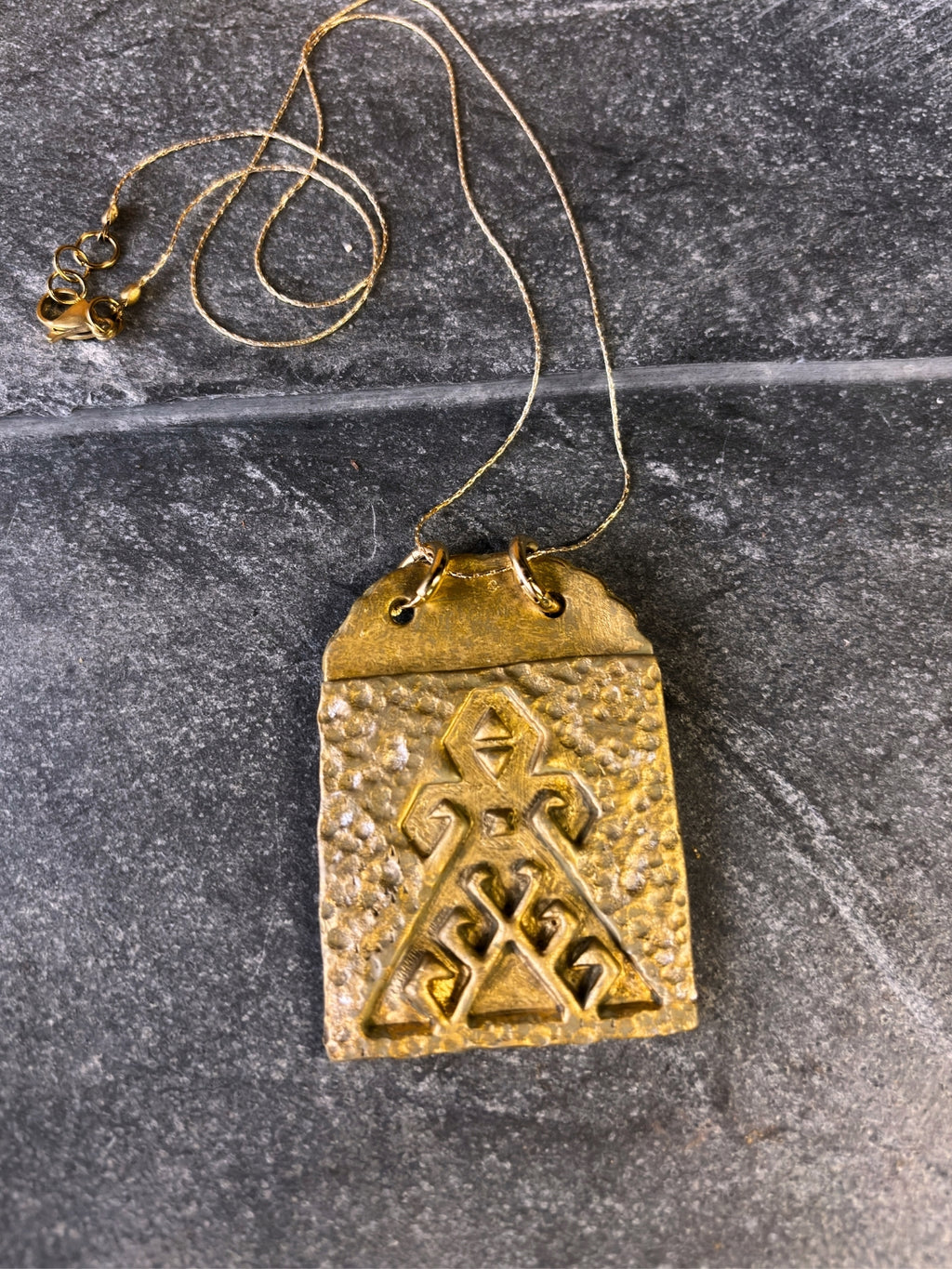 ELİBELİNDE <br>Kendini Ortaya Koy